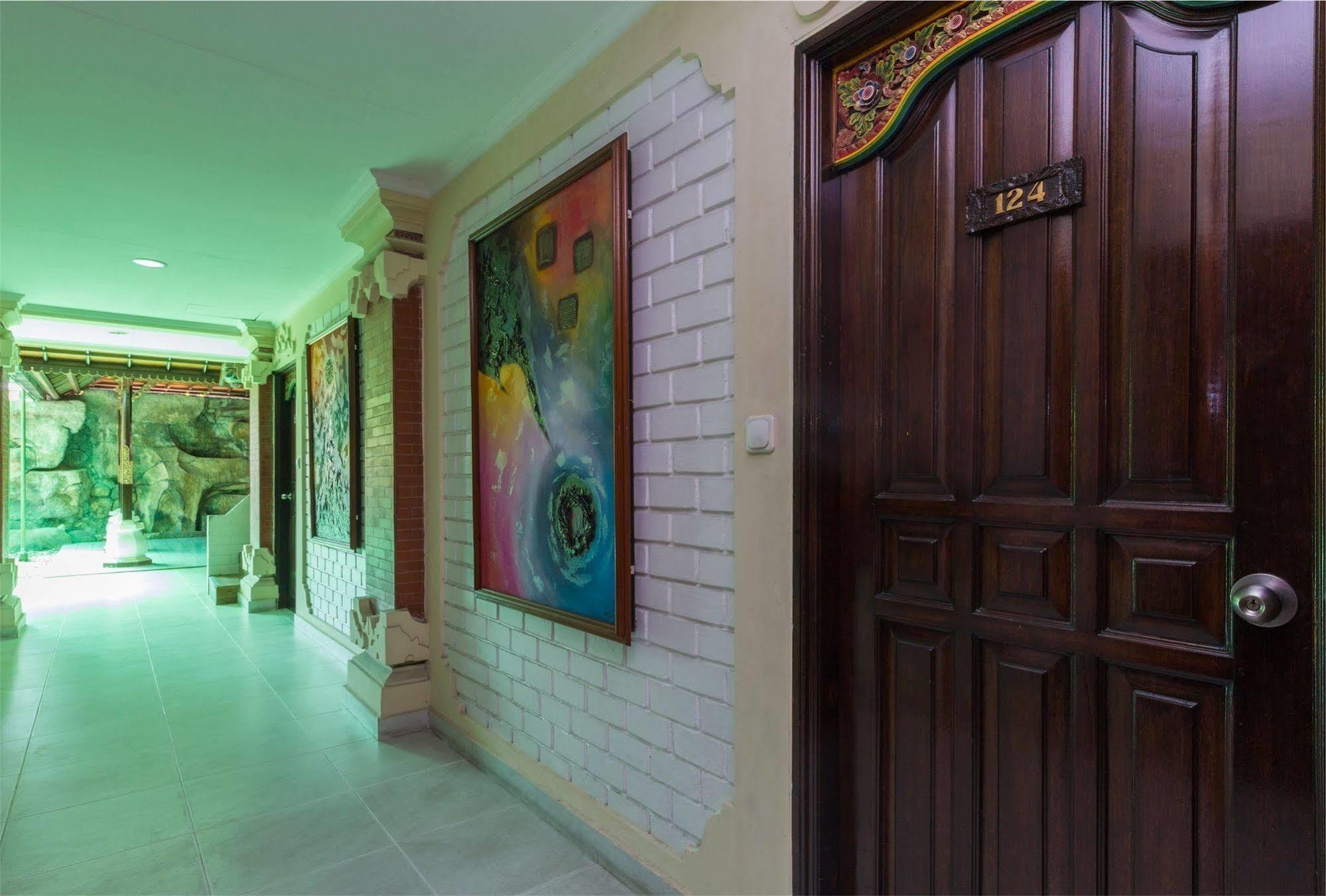 Reddoorz @ Arjuna Double Six Seminyak  Ngoại thất bức ảnh