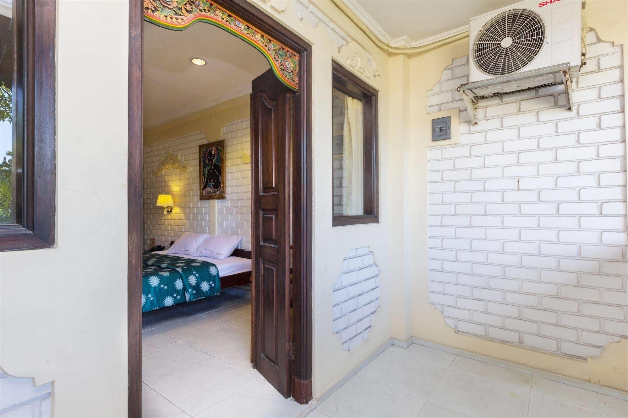 Reddoorz @ Arjuna Double Six Seminyak  Ngoại thất bức ảnh