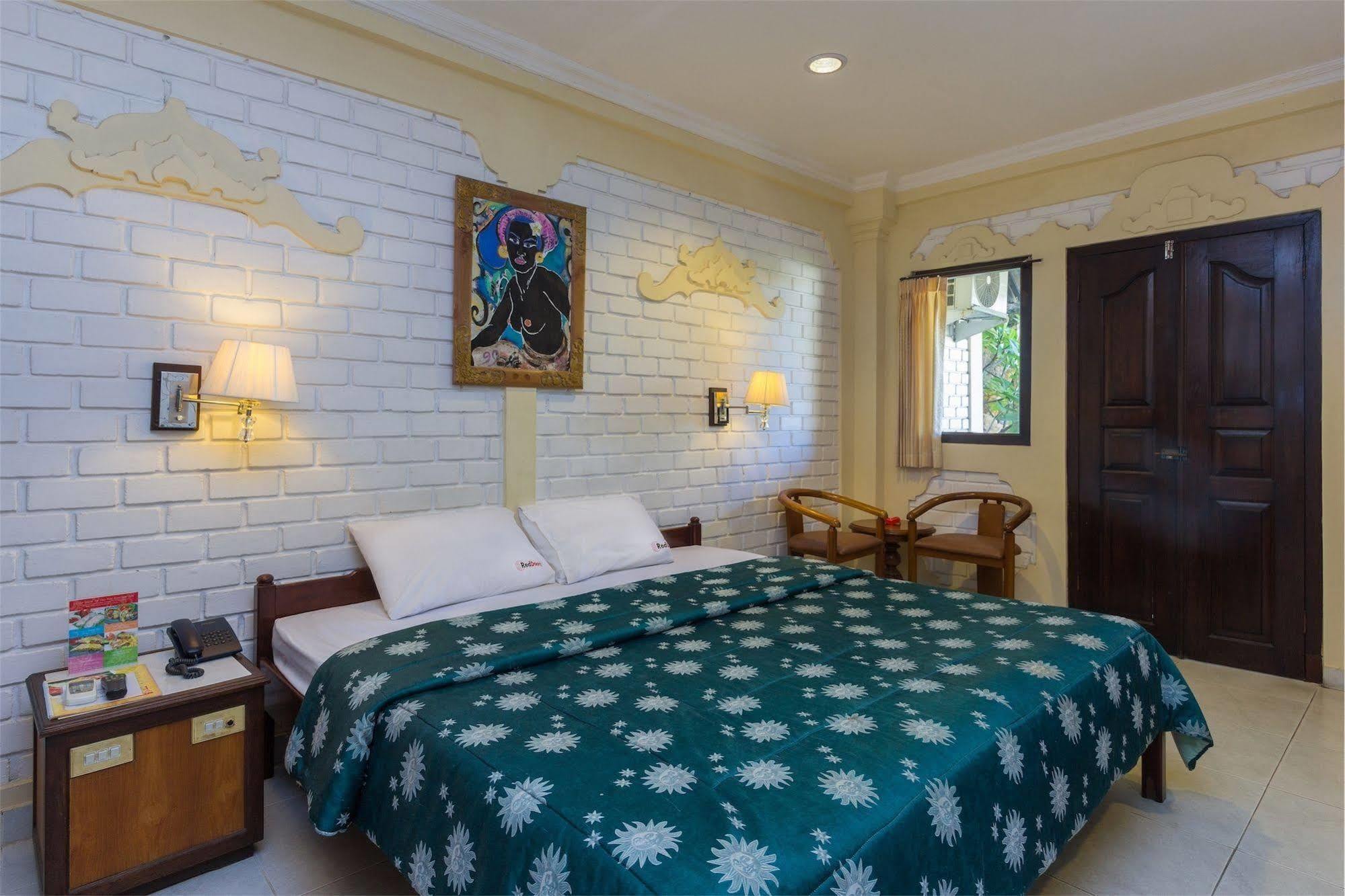 Reddoorz @ Arjuna Double Six Seminyak  Ngoại thất bức ảnh