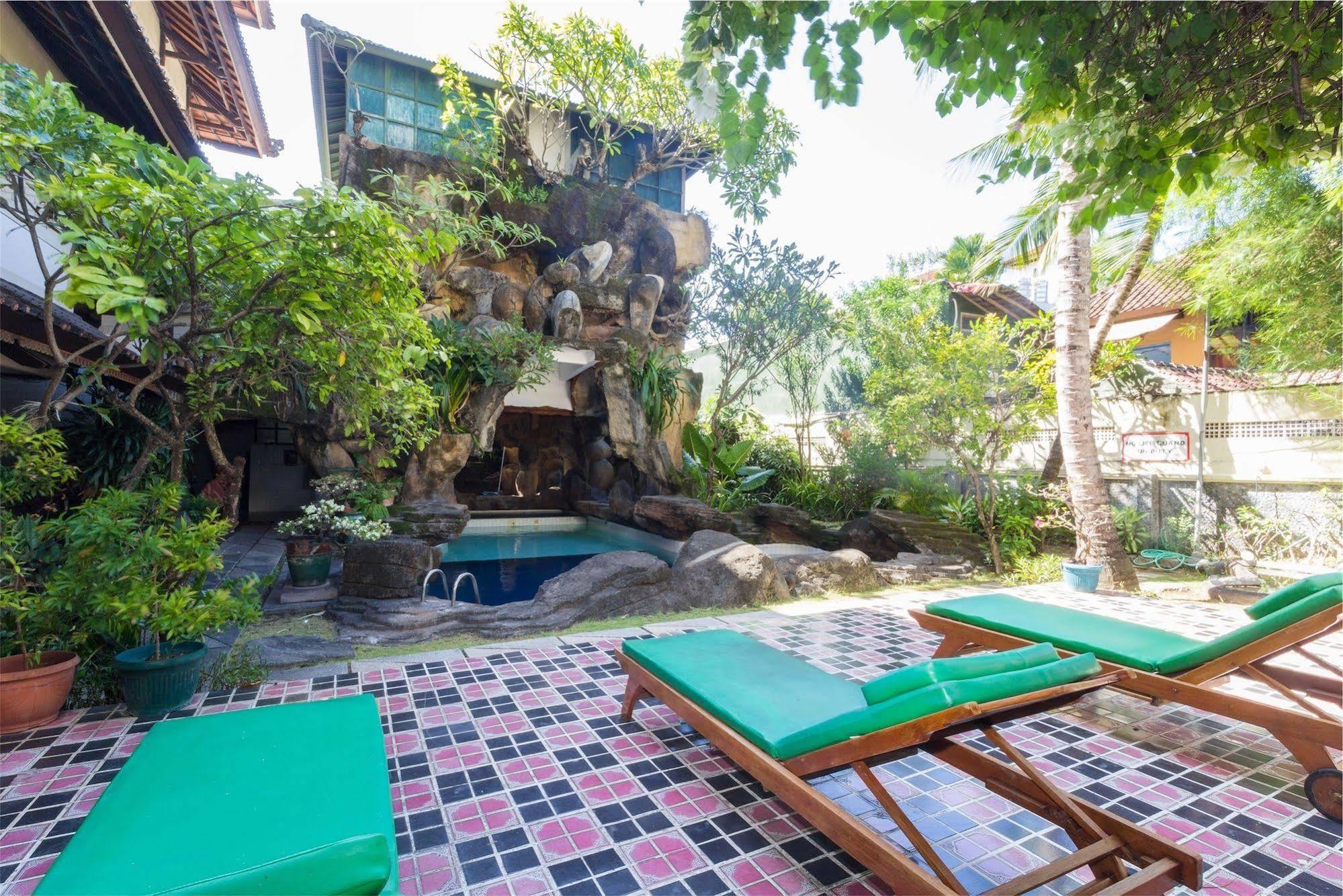 Reddoorz @ Arjuna Double Six Seminyak  Ngoại thất bức ảnh