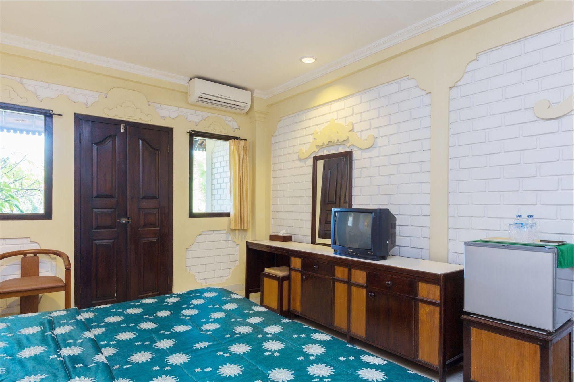 Reddoorz @ Arjuna Double Six Seminyak  Ngoại thất bức ảnh