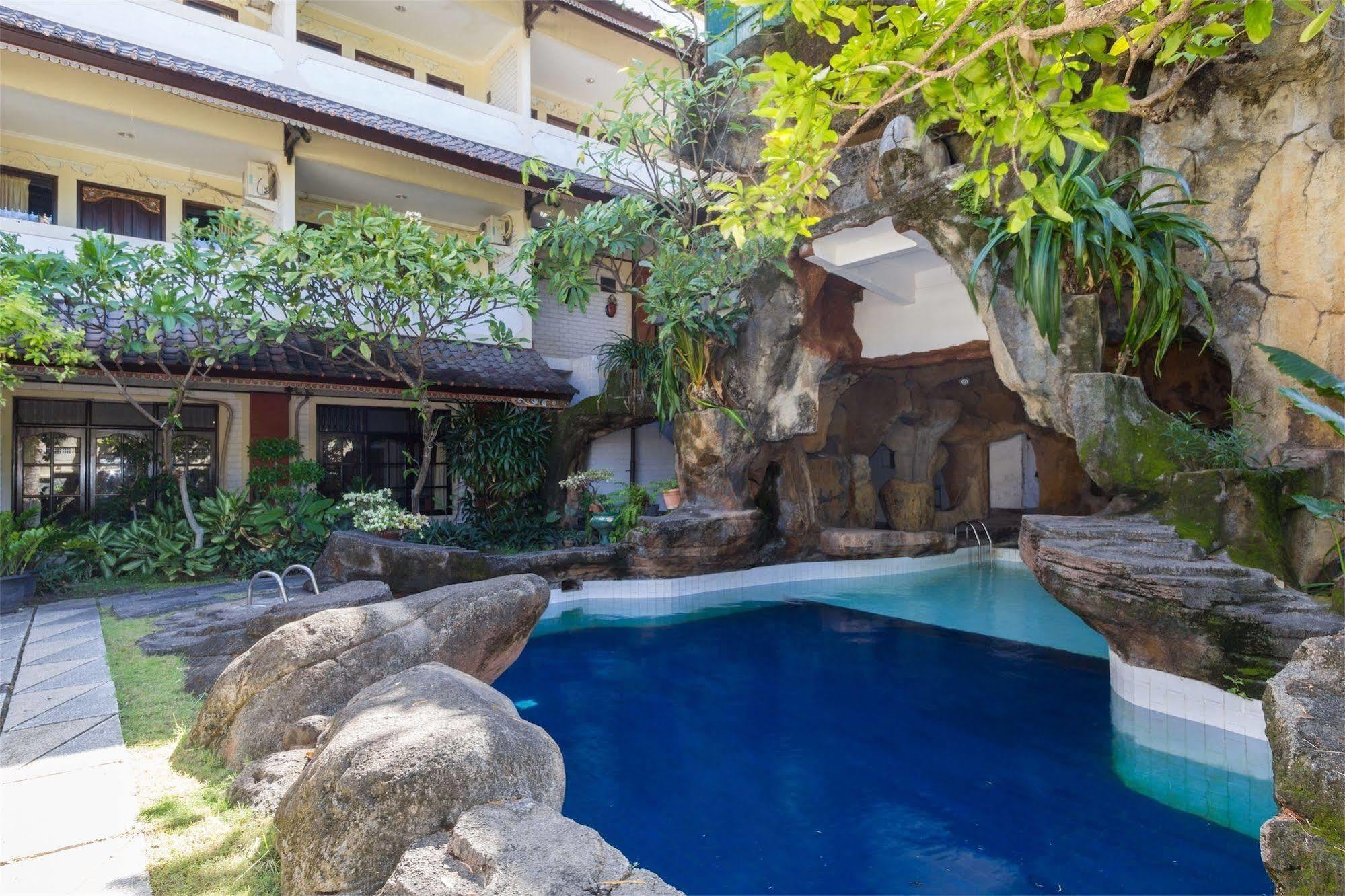 Reddoorz @ Arjuna Double Six Seminyak  Ngoại thất bức ảnh